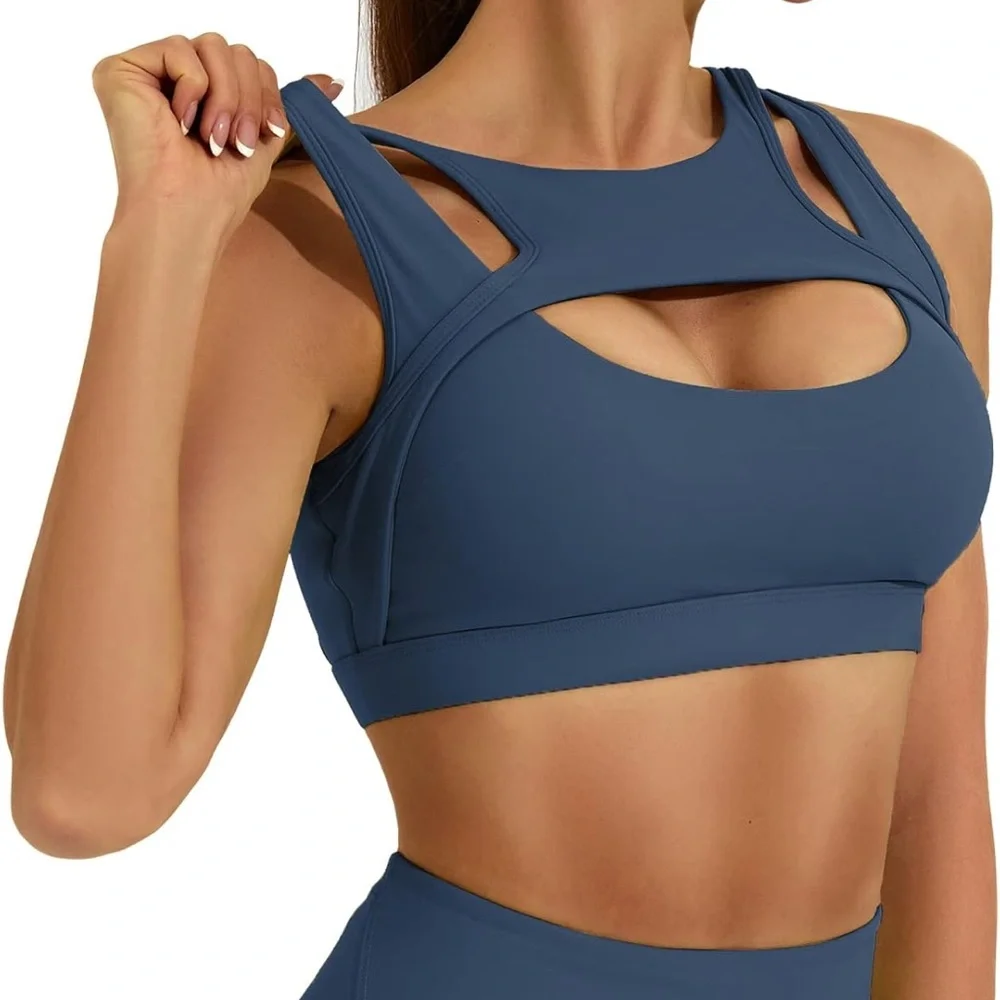 Key hole sports bra - Picture 3 of 6